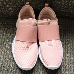 🌴NEW - Women’s Puma Soft Foam Tennis Shoes Size 7